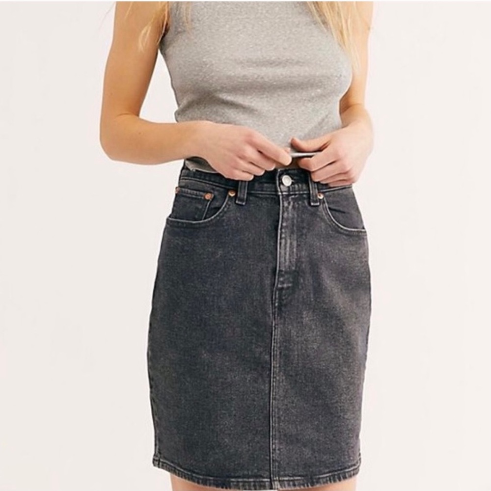 Levi’s Black Stretch Denim Pencil Skirt *27
